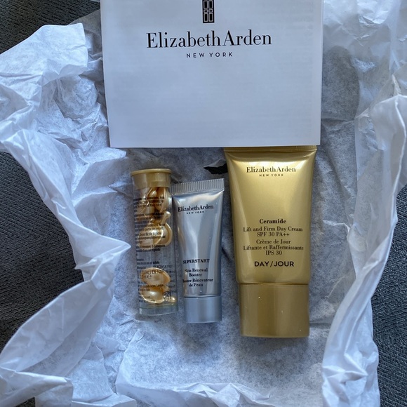 Elizabeth Arden New Cosmetic Bag - Picture 4 of 14